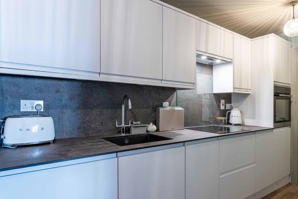 Modern, Relaxing 1 Bed Apartment Bath Esterno foto